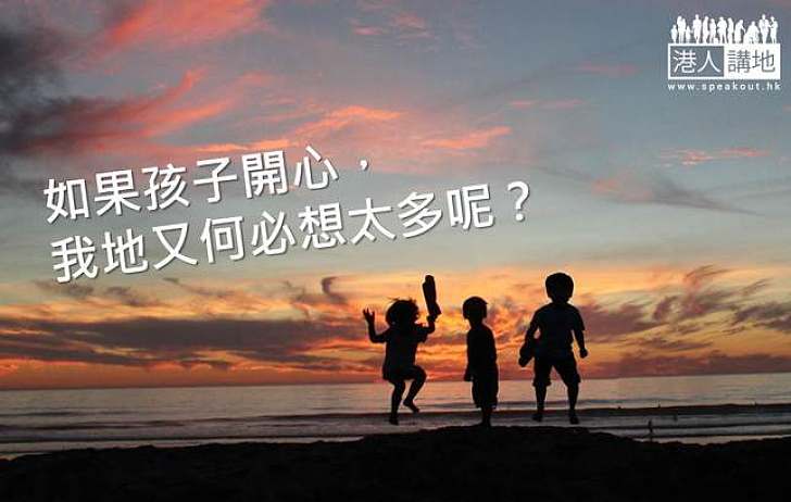 人海裡的黑與白